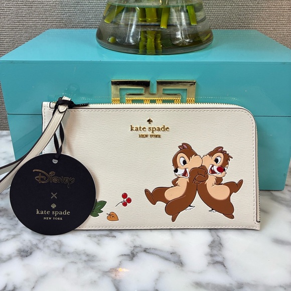 NWT Kate Spade Novelty Disney X Chip & Dale Meringue Wristlet Wallet - Picture 1 of 7